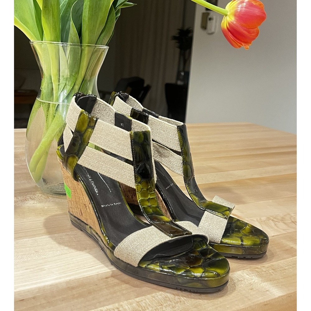 New Donald J Pliner Women's Size 6.5 Green Patent Leather Open Toe Wedge Sandals